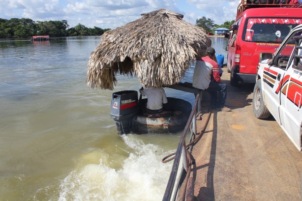 IMG_5683 Example of latin ingenuity: outboard engine used as side-propeller